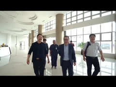 Schneider đến thăm