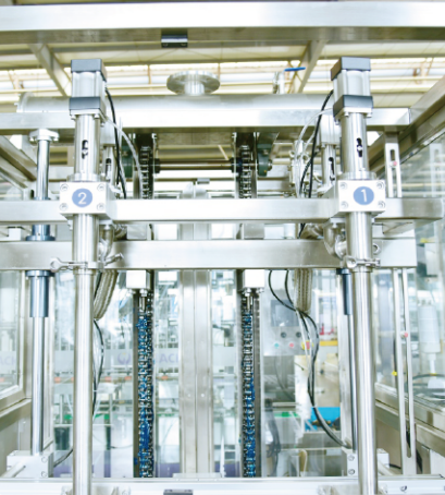 Máy nạp thuốc trừ sâu được trang bị hệ thống cân METTLER TOLEDO và các thành phần điện Schneider để vận hành